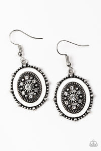 Picture of WEALTH - White - Paparazzi Accessories