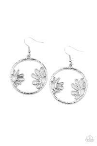 Demurely Daisy - Silver - Paparazzi Accessories