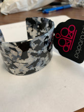 Load image into Gallery viewer, Vogue Revamp - White - Paparazzi Accessories