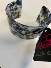 Load image into Gallery viewer, Vogue Revamp - White - Paparazzi Accessories